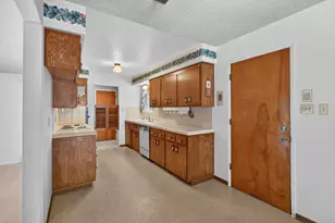 6516 Meadowcreek Way, Citrus Heights, CA 95621 - Photo 17