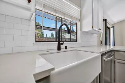 9260 Mantle Court, Elk Grove, CA 95758 - Photo 17
