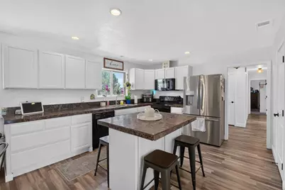 11890 Cresthill Drive, Elk Grove, CA 95624 - Photo 11