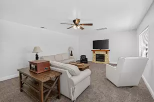 11890 Cresthill Dr, Elk Grove, CA 95624 - Photo 27