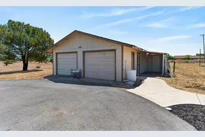11890 Cresthill Drive, Elk Grove, CA 95624 - Photo 5