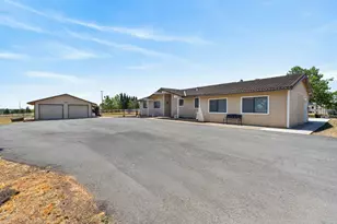 11890 Cresthill Dr, Elk Grove, CA 95624 - Photo 3