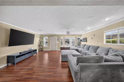 7560 Lemarsh Way, Sacramento, CA 95822 - Photo 9