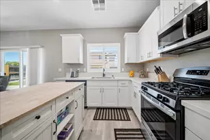 4040 Parkmoor Ln, Roseville, CA 95747 - Photo 11