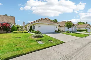 8101 Arroyo Vista Dr, Sacramento, CA 95823 - Photo 3