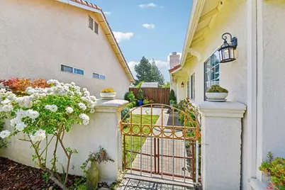 8101 Arroyo Vista Drive, Sacramento, CA 95823 - Photo 5