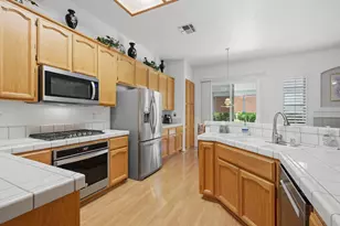 8329 Oakwood Hills Cir, Citrus Heights, CA 95610 - Photo 9