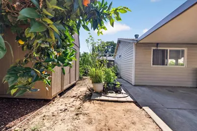 8277 Southfields Circle, Sacramento, CA 95828 - Photo 21