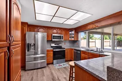 8277 Southfields Circle, Sacramento, CA 95828 - Photo 9