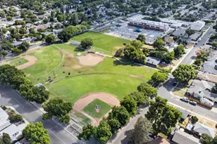 2421 Country Club Blvd, Stockton, CA 95204 - Photo 25