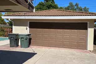 6181 S Land Park Dr, Sacramento, CA 95831 - Photo 27