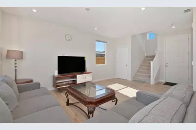 9476 Del Seis Drive, Sacramento, CA 95829 - Photo 3