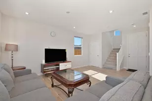 9476 Del Seis Dr, Sacramento, CA 95829 - Photo 3