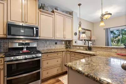 9183 E Laguna Way, Elk Grove, CA 95758 - Photo 11