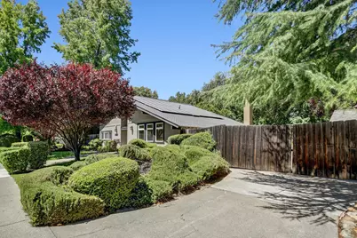 6481 Lake Park Drive, Sacramento, CA 95831 - Photo 45