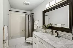6481 Lake Park Dr, Sacramento, CA 95831 - Photo 15