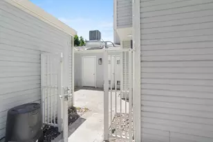 2930 Driftwood Pl, Stockton, CA 95219 - Photo 5