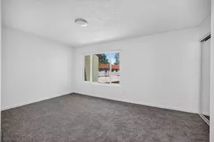 8828 La Riviera Dr, Sacramento, CA 95826 - Photo 23