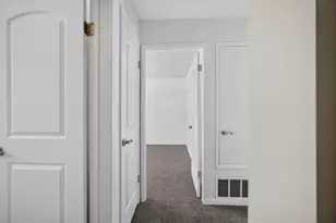 8828 La Riviera Dr, Sacramento, CA 95826 - Photo 17