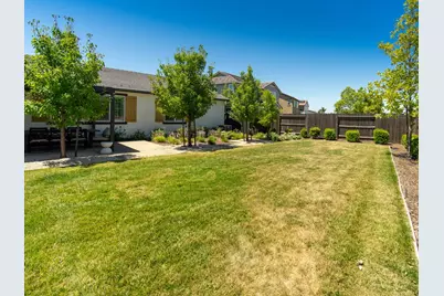 12041 Aleria Circle, Rancho Cordova, CA 95742 - Photo 37