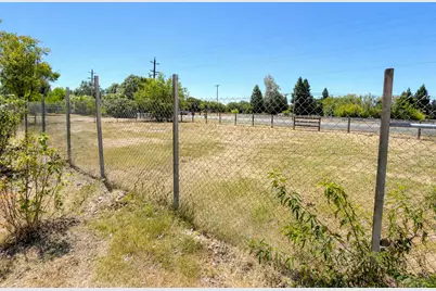 8781 Dillard Road, Wilton, CA 95693 - Photo 19