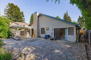 6113 Wolf Creek Ct, Elk Grove, CA 95758 - Photo 33