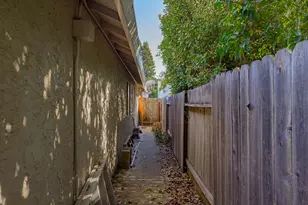 6113 Wolf Creek Ct, Elk Grove, CA 95758 - Photo 35