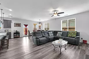 1121 Wasatch Dr, Madera, CA 93638 - Photo 7