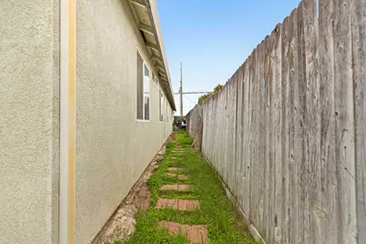 310 W F Street, Turlock, CA 95380 - Photo 21