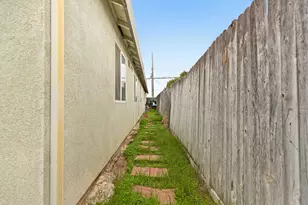 310 W F St, Turlock, CA 95380 - Photo 21