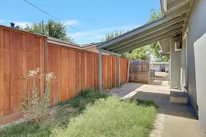 1056 Hedge Avenue, Olivehurst, CA 95961 - Photo 21