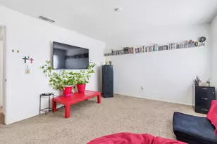 7570 Burgoyne Ln, Sacramento, CA 95823 - Photo 17