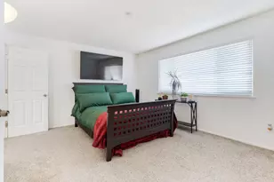 7570 Burgoyne Ln, Sacramento, CA 95823 - Photo 13