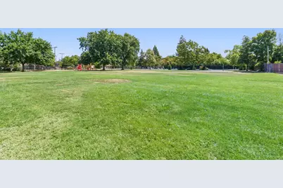 7570 Burgoyne Lane, Sacramento, CA 95823 - Photo 23
