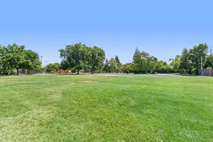 7570 Burgoyne Ln, Sacramento, CA 95823 - Photo 23