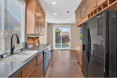 8874 Mandalay Way, Elk Grove, CA 95624 - Photo 17