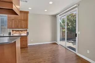 8874 Mandalay Way, Elk Grove, CA 95624 - Photo 15