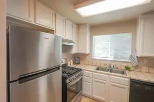 415 W J St, Los Banos, CA 93635 - Photo 3