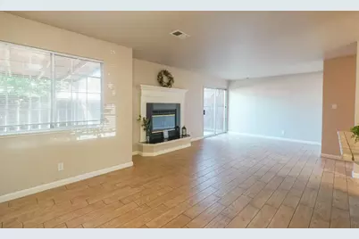 415 W J Street, Los Banos, CA 93635 - Photo 9