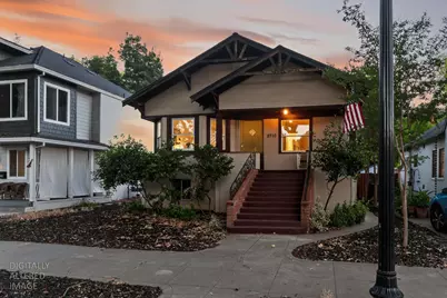 2710 D Street, Sacramento, CA 95816 - Photo 3