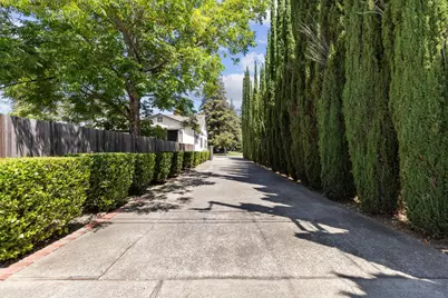 5652 Broadway, Sacramento, CA 95820 - Photo 5