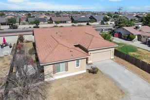 1724 W Summer Blossom Way, Hanford, CA 93230 - Photo 3