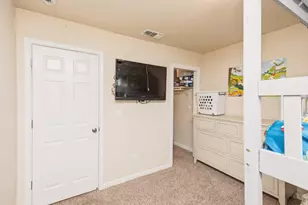 320 Bathbridge Ln, Sacramento, CA 95823 - Photo 23