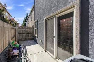 320 Bathbridge Ln, Sacramento, CA 95823 - Photo 17