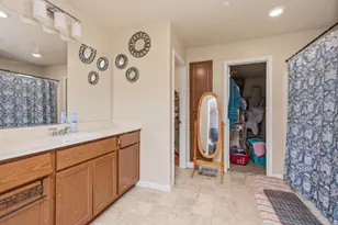 320 Bathbridge Ln, Sacramento, CA 95823 - Photo 29
