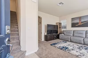 320 Bathbridge Ln, Sacramento, CA 95823 - Photo 3