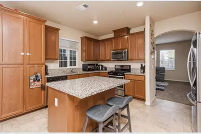 320 Bathbridge Lane, Sacramento, CA 95823 - Photo 9
