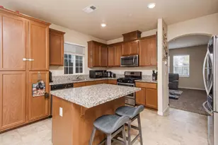 320 Bathbridge Ln, Sacramento, CA 95823 - Photo 9