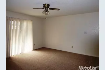 8964 Laguna Vista Court, Elk Grove, CA 95624 - Photo 5