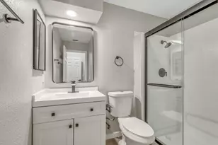 6937 Hollybrook Dr, Sacramento, CA 95823 - Photo 23